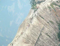 Huashan-Mountain3.webp Huashan-Mountain3.webp