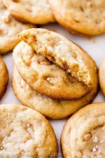 Salted-Vanilla-Toffee-cøøkíés-4.webp