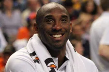 Kobe_Bryant_smiling_on_the_bench_USA_vs_GBR_2012.webp Kobe_Bryant_smiling_on_the_bench_USA_vs_GBR_2012.webp