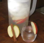 rsz_detox-apple-cinnamon-water.webp