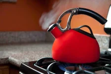 06-clean-house-while-sleeping-kettle.webp