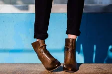 02-baby-wipes-woman-shoes.webp 02-baby-wipes-woman-shoes.webp