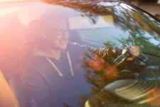 12-baby-wipes-man-driving-car.webp 12-baby-wipes-man-driving-car.webp