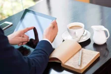 05-reading-habits-trace-with-finger.webp 05-reading-habits-trace-with-finger.webp