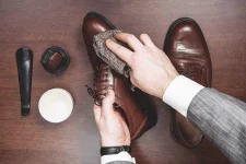 06-genious-way-shoes-man-polish.webp