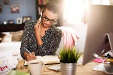 11-productive-cubicle-keep-little-knick-knacks.webp