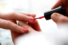 02-nail-color-red.webp
