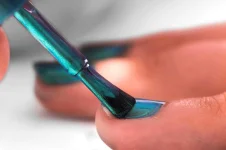 06-nail-color-gem.webp