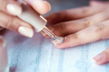 08-nail-color-****.webp