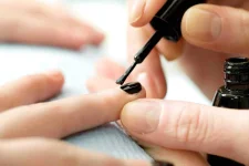09-nail-color-black.webp