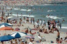 crowded-beach.webp crowded-beach.webp