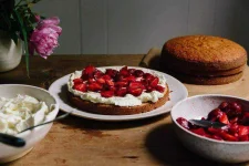 1-b286-a087a0df2ae0--strawberry_cake_yossy_arefi-7.webp 1-b286-a087a0df2ae0--strawberry_cake_yossy_arefi-7.webp