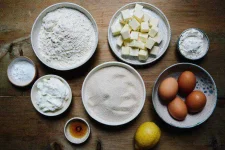 c-bb01-7ecc234367f3--strawberry_cake_yossy_arefi-1.webp c-bb01-7ecc234367f3--strawberry_cake_yossy_arefi-1.webp