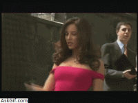 68d60b4e-8573-4a64-9da1-85cc7c45c0b8-Bárbara-Mori.gif