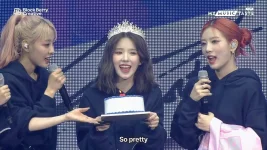 LOONA 1st WORLD TOUR [LOONATHEWORLD] IN SEOUL - Day 2 - EN.mp4_20221017_112843.865.jpg
