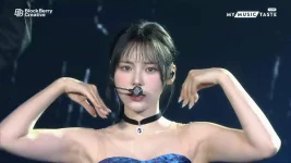 LOONA 1st WORLD TOUR [LOONATHEWORLD] IN SEOUL - Day 2 - EN.mp4_20221017_112512.624.jpg