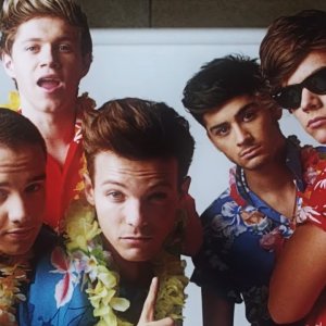 One Direction - Kiss You (Official)