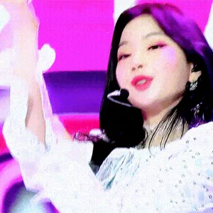 STAYC - ISA (1).gif