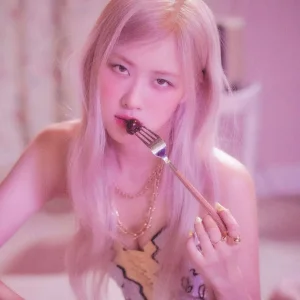 ROSE-1st-Single-Album-R-SCANS-documents-29.jpg