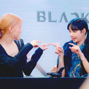 220925-BLACKPINK-Lisa-Rose-Fansign-Event-documents-2.jpeg