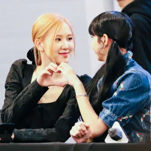 220925-BLACKPINK-Lisa-Rose-Fansign-Event-documents-3.jpeg