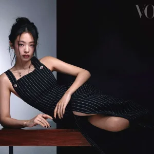 BLACKPINK-Jennie-for-Vogue-Taiwan-March-2023-Issue-x-Chanel-documents-2.jpeg