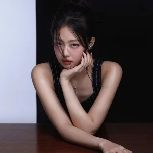 BLACKPINK-Jennie-for-Vogue-Taiwan-March-2023-Issue-x-Chanel-documents-4.jpeg