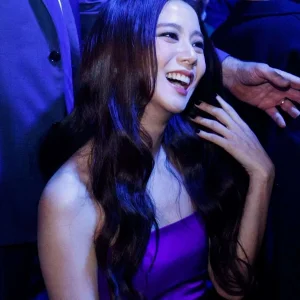 230228-JISOO-DIOR-Women-s-F-W-2023-24-Fashion-Show-at-Paris-Fashion-Week-documents-10(1).jpeg