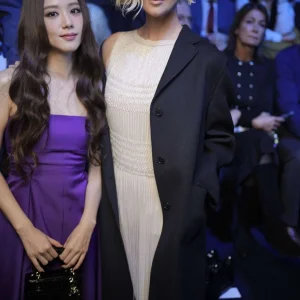 230228-JISOO-DIOR-Women-s-F-W-2023-24-Fashion-Show-at-Paris-Fashion-Week-documents-13.jpeg