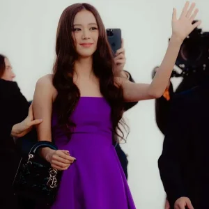 230228-JISOO-DIOR-Women-s-F-W-2023-24-Fashion-Show-at-Paris-Fashion-Week-documents-6.jpeg