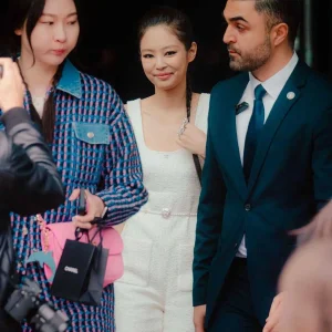230307-JENNIE-CHANEL-Women-s-F-W-2023-24-Fashion-Show-at-Paris-Fashion-Week-documents-1(3).jpeg