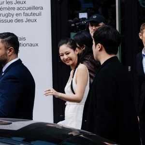 230307-JENNIE-CHANEL-Women-s-F-W-2023-24-Fashion-Show-at-Paris-Fashion-Week-documents-2(1).jpeg