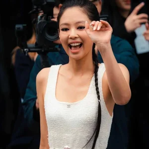 230307-JENNIE-CHANEL-Women-s-F-W-2023-24-Fashion-Show-at-Paris-Fashion-Week-documents-2(3).jpeg