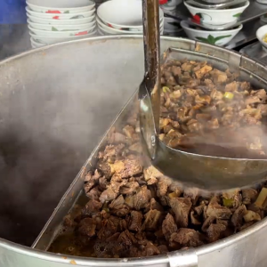 Dinadayong Usok Bulalo Pares sa Malate