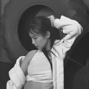 250329-JENNIE-Instagram-Update-documents-7.webp