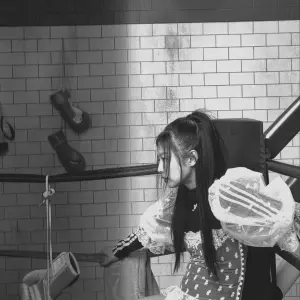 250329-JENNIE-Instagram-Update-documents-8.webp