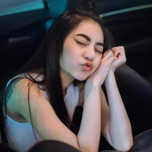 Wacky Pinay Pose