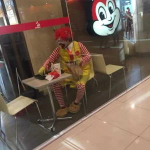 Mcdo@Jollibee.jpg