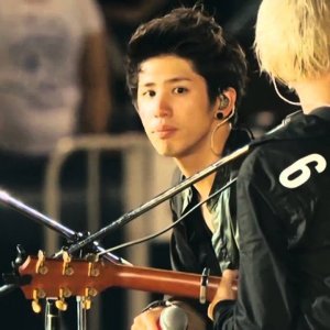 [Vietsub] ONE OK ROCK - A Thousand Miles (acoustic cover)