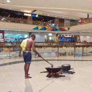 Chill muna habang nag luluto sa mall